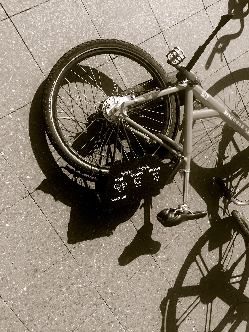 Bicycle of a Bike Sharing Platform thrown on the floor, Berlin, photo: Laura Litschel